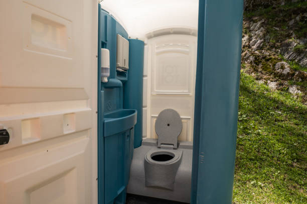 Best Luxury portable toilet rental  in Gibsonton, FL