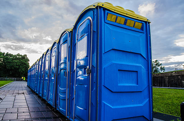 Best Portable restroom trailer rental  in Gibsonton, FL
